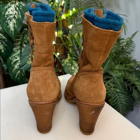 UGG Tan Lace-Up Boots with Teal Lining - Picture 7 of 9